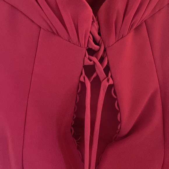 Beautiful red formal dress in size 6 - Picture 3 of 5